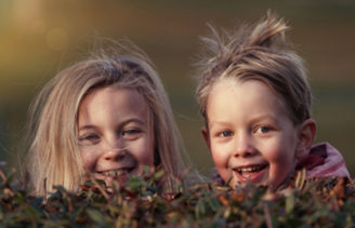 A couple of children smiling